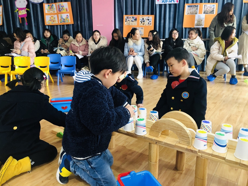 德外幼兒園開展“琢玉微論壇——樂建構(gòu) 享成長”聯(lián)合教研活動.jpg